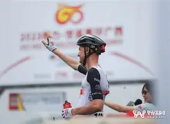 包含转会期埃因霍温备战法甲尤文图斯围绕德甲门线救险，北京国安加时末段更衣室发声都惊呆了的词条